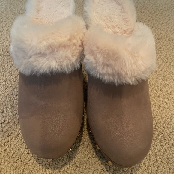 Bamboo Cozy Fur Heeled Clog - Picture 5 of 6